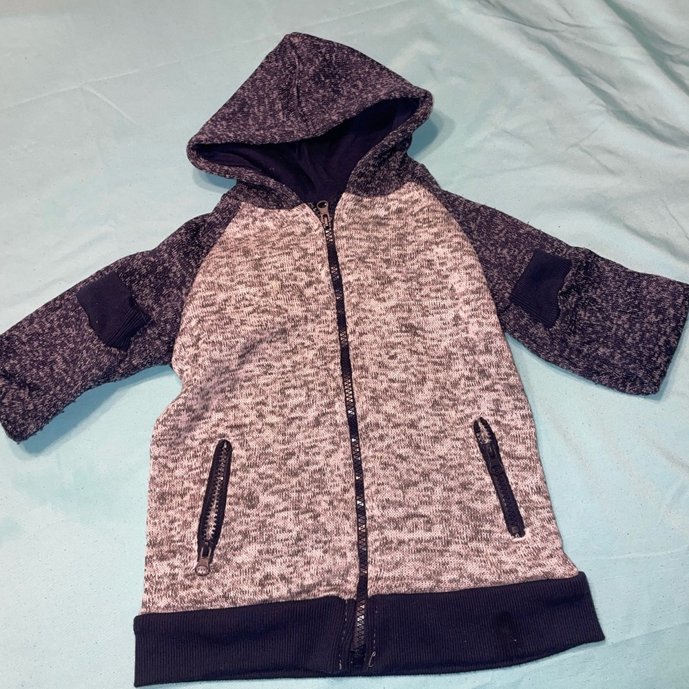 GUC boys hoodie size 5.